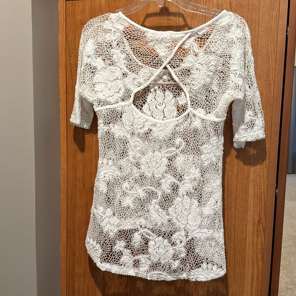 Gorgeous top for the summer. Excellent condition. - Picture 5 of 5
